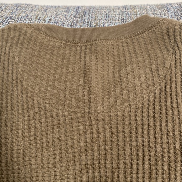 Gap Crewneck Waffle Knit Thermal Athletic Fit Shirt, Size L - Picture 5 of 7